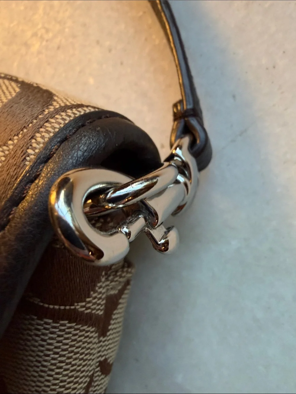 Coach Turn-lock Mini/Wristlet - Picture 8 of 8